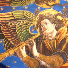 Angel blowing shawm